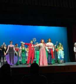 The entire cast/ensemble bowing after the show. 